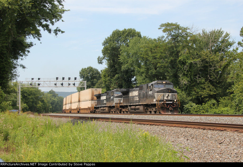 NS 9220 and 9637 take train 20W east past milepost 116
